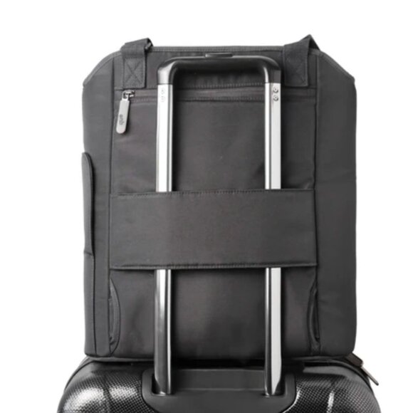 Que The Everyday Totepack NWT main image 11